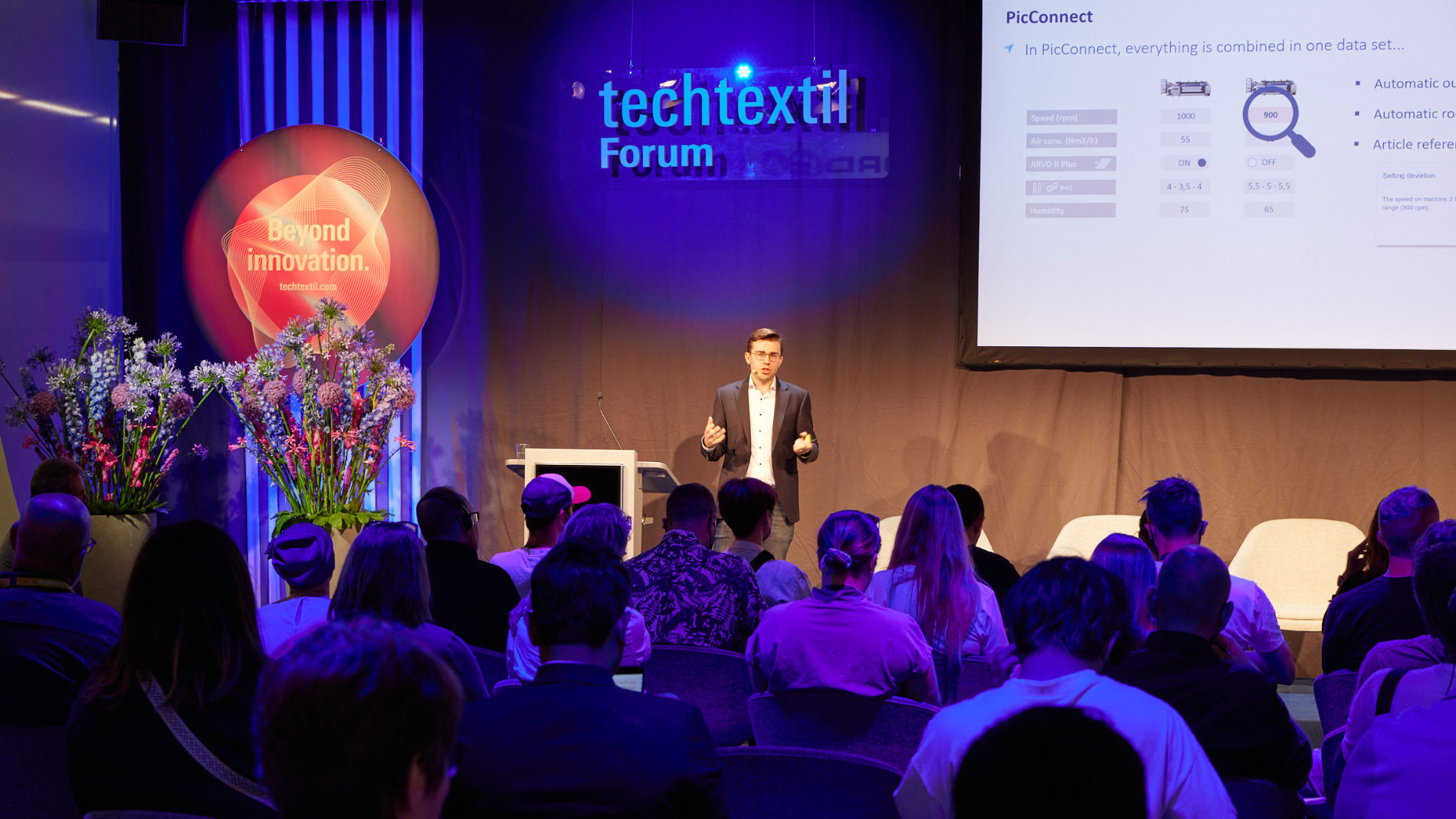 Redner beim Techtextil Forum