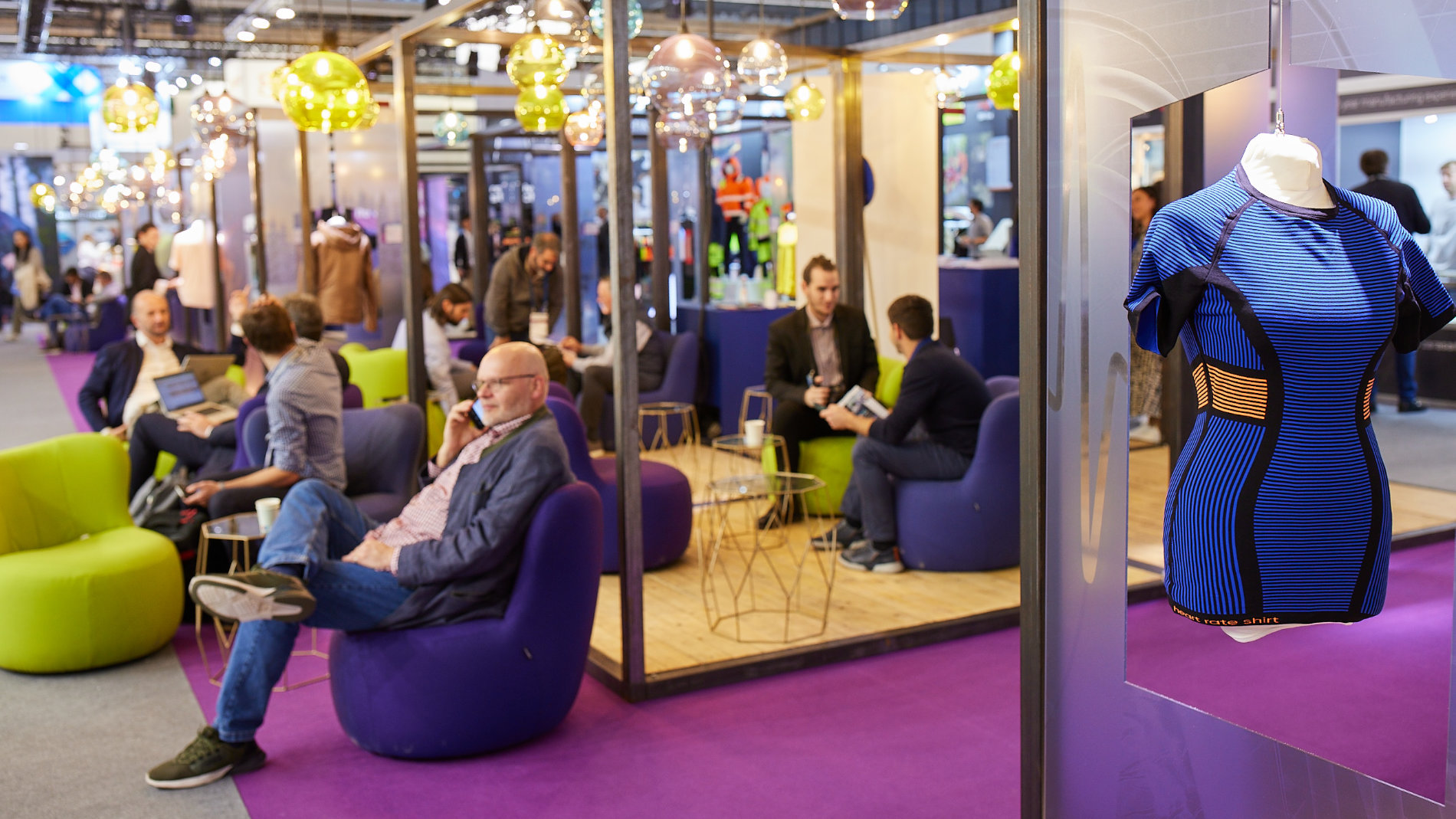 Stand mit funktionalen textilien